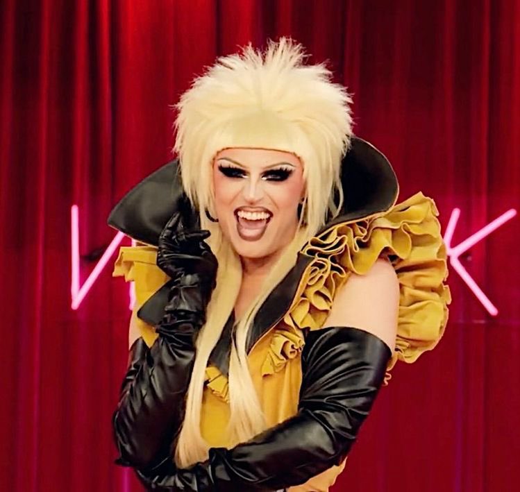 istanjisoos's tweet photo. the day i saw that look my life changed. bills were paid. grades went up. new personality was made. glow up glow upped. https://t.co/BvvhbFB4WX