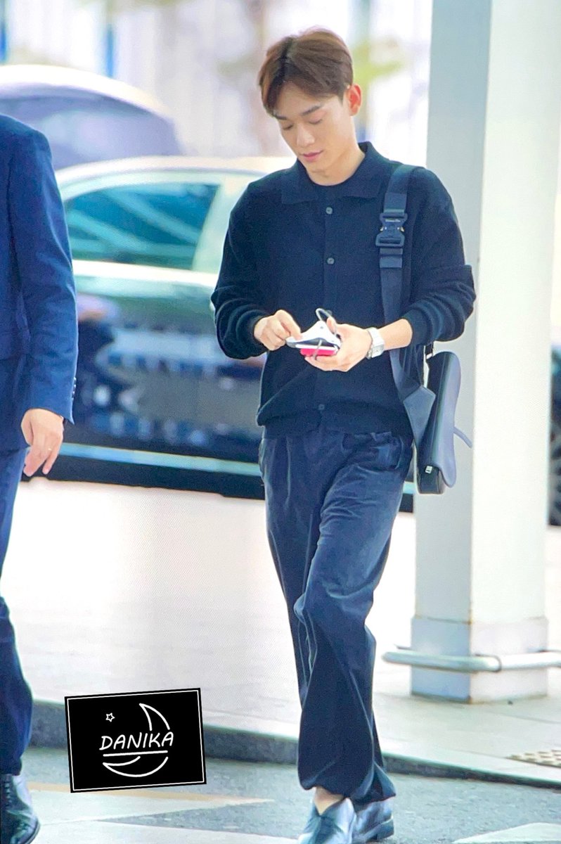 SeptemberDanika's tweet image. 220707 ICN-LHR #CHEN #종대
