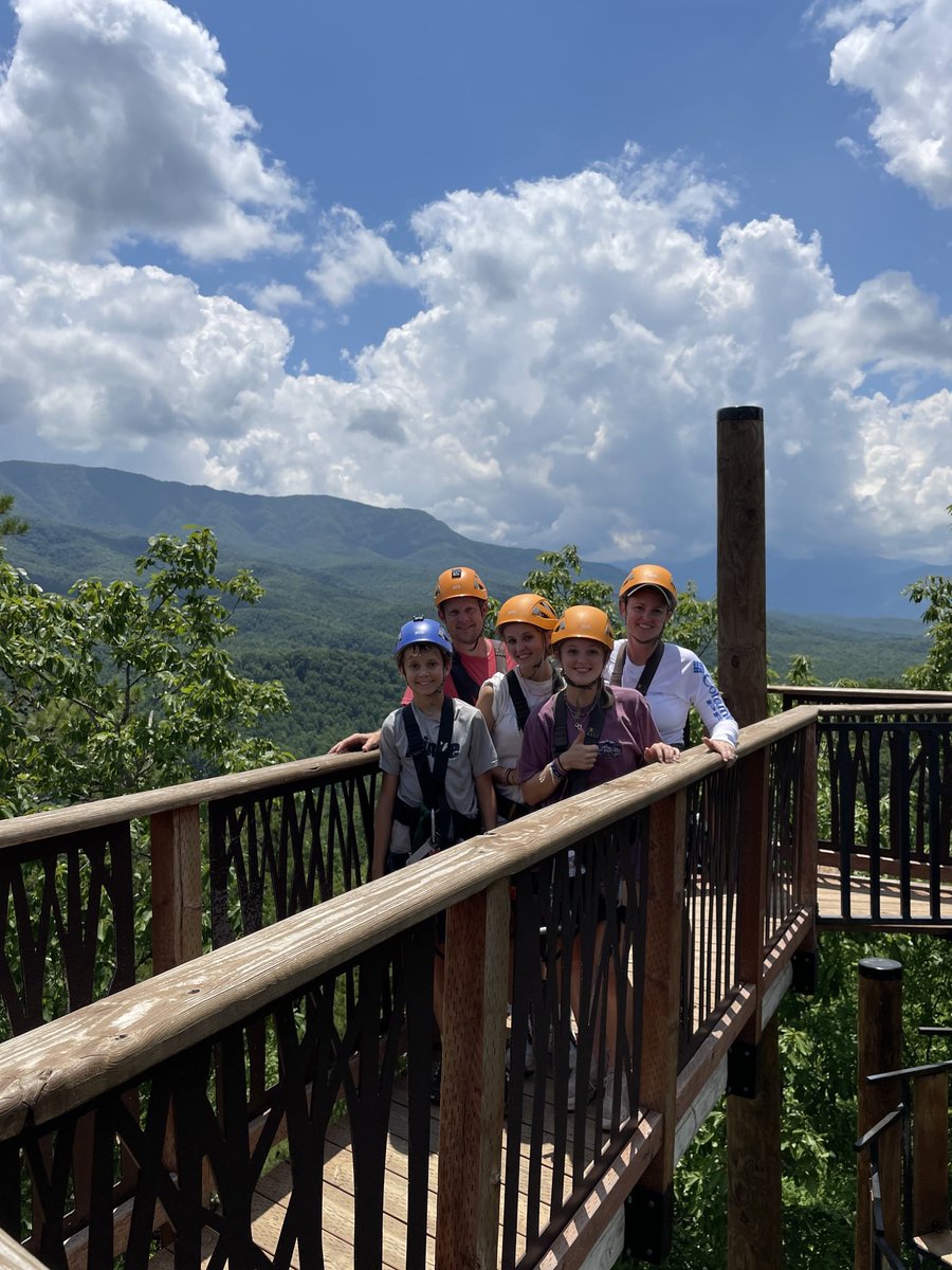 ATSpolaris's tweet photo. #Alwaysclimb Smokey Mountains! Thanks Matt, Bree & Raegan! https://t.co/MIwAt6Xdhb