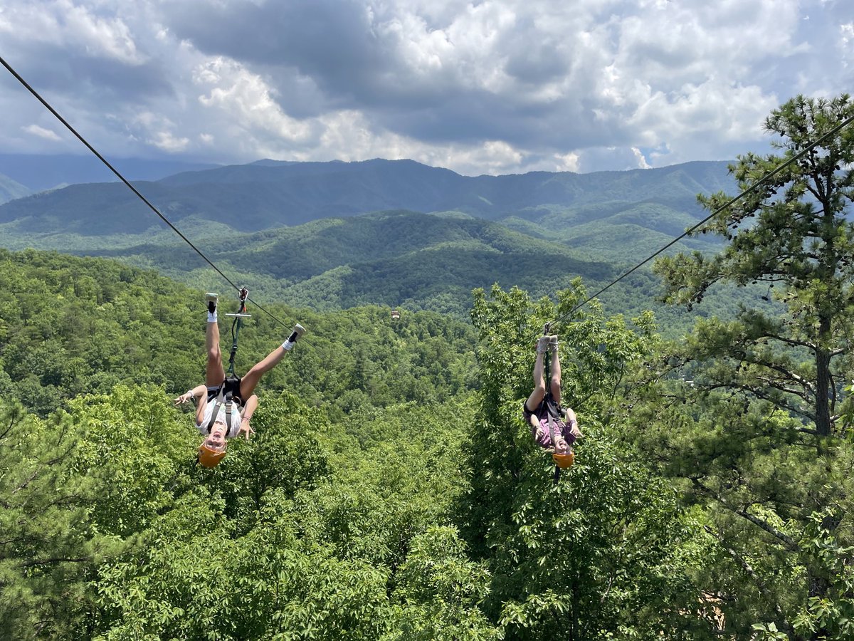 ATSpolaris's tweet photo. #Alwaysclimb Smokey Mountains! Thanks Matt, Bree & Raegan! https://t.co/MIwAt6Xdhb