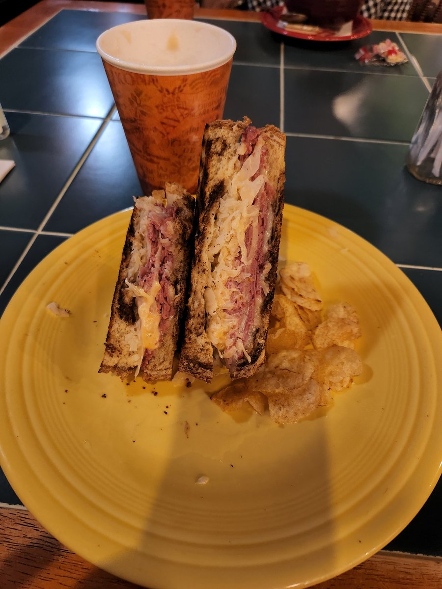 CatTalesLaura's tweet photo. Corned beef sandwich and a pumpkin latte at Rustic Brew in Hampton, Iowa. Consistently good food.#restaurant #coffee #latte #cornedbeefsandwich #northiowabloggers https://t.co/3xHIFbSZDD