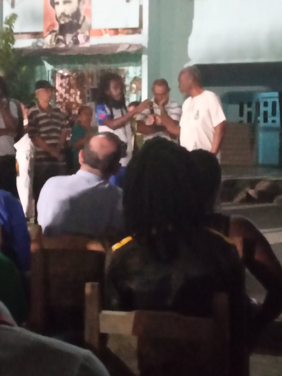 Maricusa2301's tweet photo. "Vengo de un barrio popular en Haití. Aquí en Cuba la vida nocturna es posible", dijo este hermano haitiano que participa en la IX Asamblea de los Pueblos del Caribe. Agregó, "me comprometo a luchar en defensa de Cuba toda mi vida". https://t.co/QoChrCqC5q