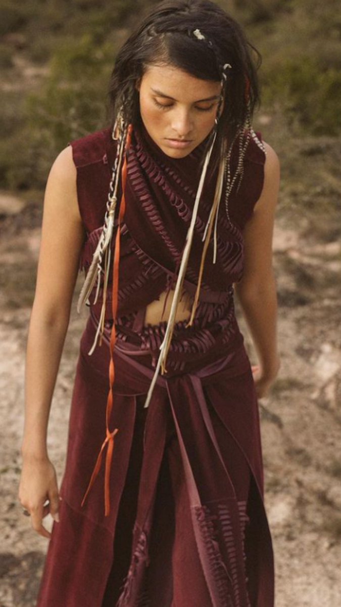 lilaantonia_'s tweet image. Andrea Landa, el alma de una guerrera. 
Una diseñadora que crea piezas unicas hechas a mano. 
la38.com.co/andrea-landa

#andrealanda #cuero #moda #modahechaamano #arte #colombia #medellin #diseñocolombiano