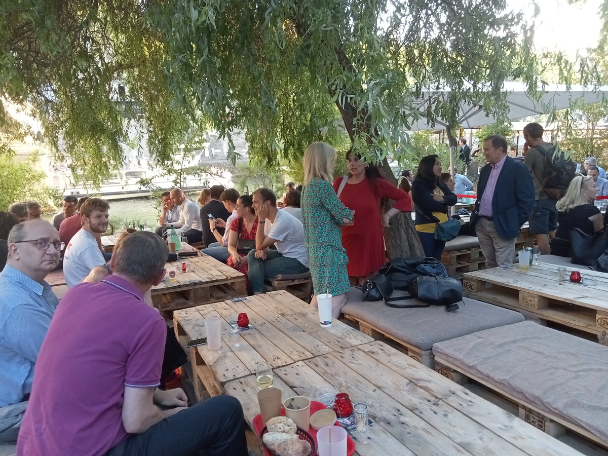 spiil's tweet photo. Merci aux membres du @spiil qui sont venus au dernier apéro parisien de l'année ❤️
cc Beatrice Vannière @TETUmag @lisadol @tchika_mag @FPM_Paris @E_ntourages @FredericVuillod @MEDIATICO_FR @bsabbah @worldcrunch @CeDubois @94citoyens @jcboulanger @Contexte @Catoulairet  @brainto7 https://t.co/hKGuuFrTw3