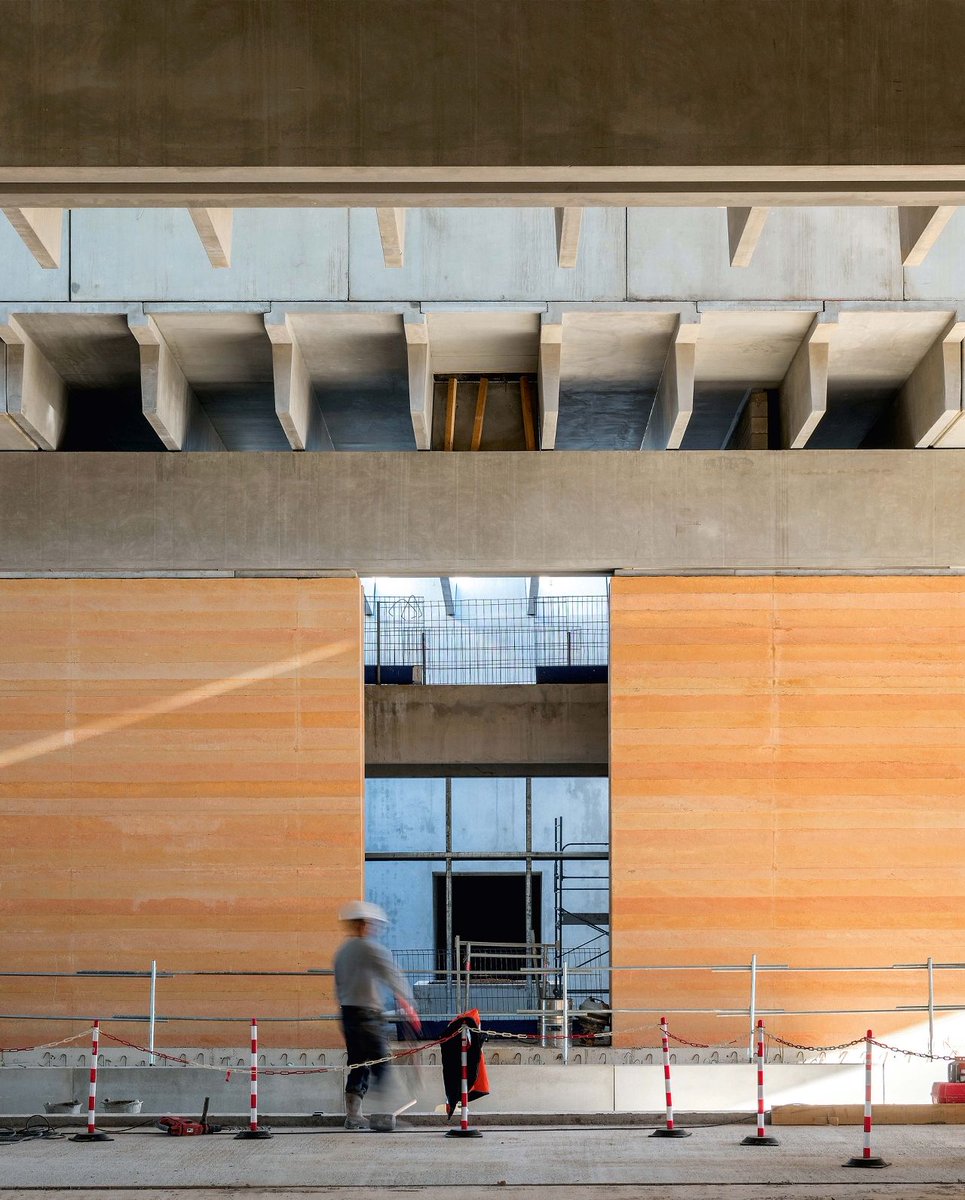 Elementos prefabricados con función estructural y arquitectónica de <a href="/pref_planas/">Prefabricats Planas</a> para cubierta en Museo Romano Narbo Via, en Narbona (Francia). Proyecto de Foster and Parners