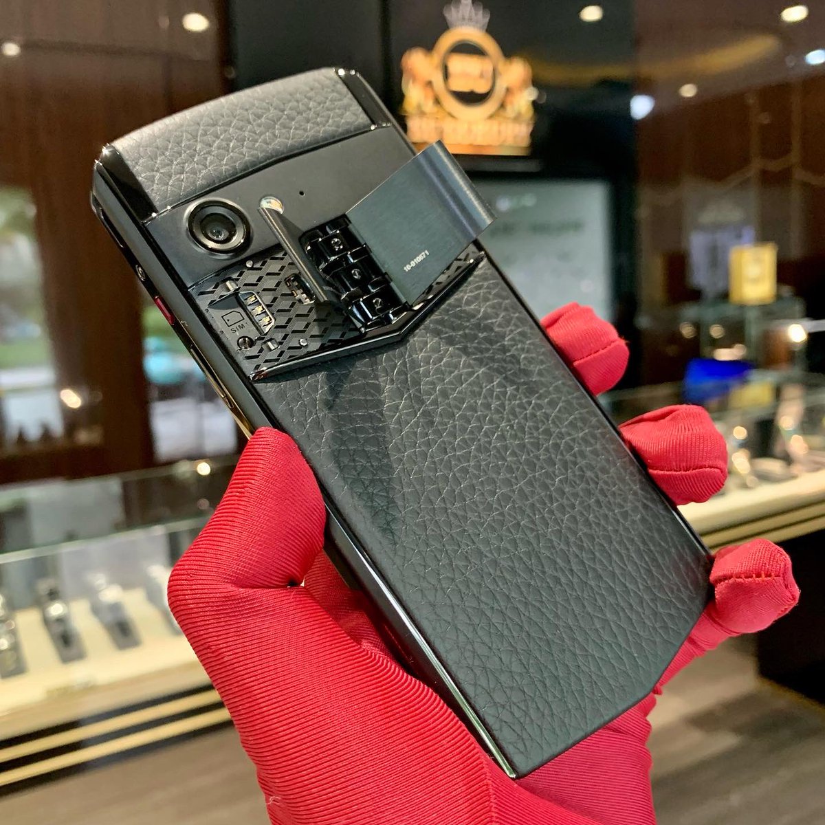 luxury_trung's tweet photo. Vertu Aster P Black.
New : 1xx triệu ( X bé xíu )
Bảo hành 1 năm.

⌚ EU LUXURY - TIME WITH PERFECTION
🏬 Địa chỉ cửa hàng: Số 117 Xã Đàn - Quận Đống Đa - TP. Hà Nội (Việt Nam)
☎ Hotline/Zalo: 0832299999 - 𝓣𝓻𝓾𝓷𝓰 𝓝𝓰𝓾𝔂𝓮̂̃𝓷. https://t.co/nt8TSjkkYD