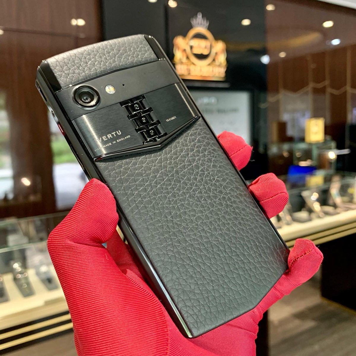 luxury_trung's tweet photo. Vertu Aster P Black.
New : 1xx triệu ( X bé xíu )
Bảo hành 1 năm.

⌚ EU LUXURY - TIME WITH PERFECTION
🏬 Địa chỉ cửa hàng: Số 117 Xã Đàn - Quận Đống Đa - TP. Hà Nội (Việt Nam)
☎ Hotline/Zalo: 0832299999 - 𝓣𝓻𝓾𝓷𝓰 𝓝𝓰𝓾𝔂𝓮̂̃𝓷. https://t.co/nt8TSjkkYD
