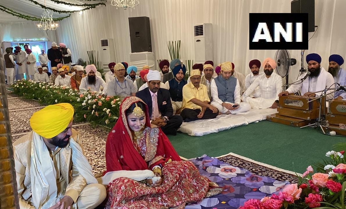 Atheist_Krishna's tweet photo. 5 points for spotting naraz phupha ji. https://t.co/FNxrTF75ob
