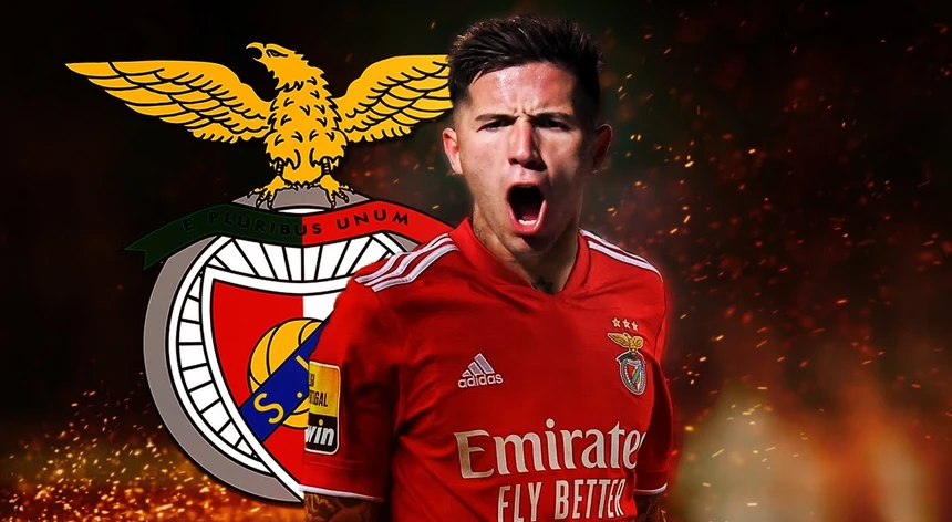 TecoSLB's tweet photo. ÚLTIMAS: Enzo Fernandez chega agora ao Benfica #Benfica #Transfers https://t.co/Txaye5uJiZ