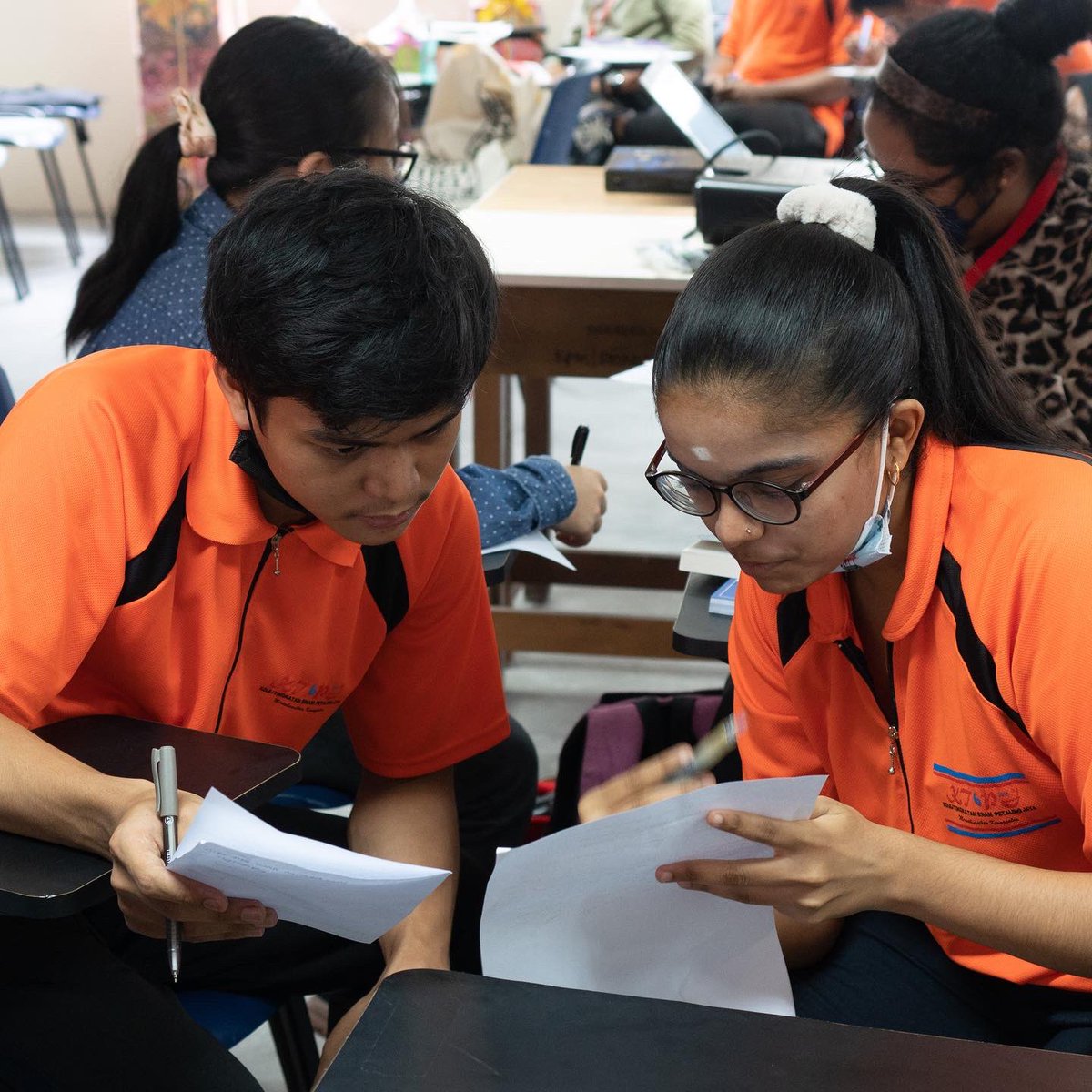 SiKAP2024's tweet photo. Our event could not be successful without the participation of students and teachers from Kolej Tingakatan Enam Petaling Jaya. They made this all possible. 

#GatewayIntoPublishing 
#InsightAndPrevail
#WeBlazeWeOptimize
#SiriSiKAP22
#UiTMDiHatiku
#Publishing
#MASSCOMM https://t.co/5Yw8WAOpzR