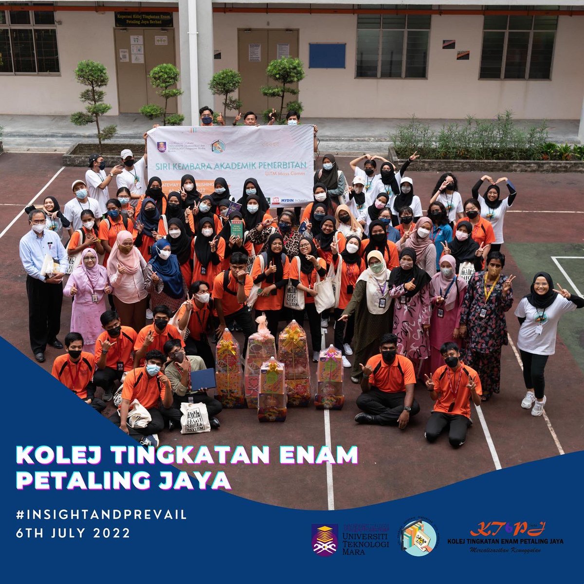 SiKAP2024's tweet photo. Our event could not be successful without the participation of students and teachers from Kolej Tingakatan Enam Petaling Jaya. They made this all possible. 

#GatewayIntoPublishing 
#InsightAndPrevail
#WeBlazeWeOptimize
#SiriSiKAP22
#UiTMDiHatiku
#Publishing
#MASSCOMM https://t.co/5Yw8WAOpzR