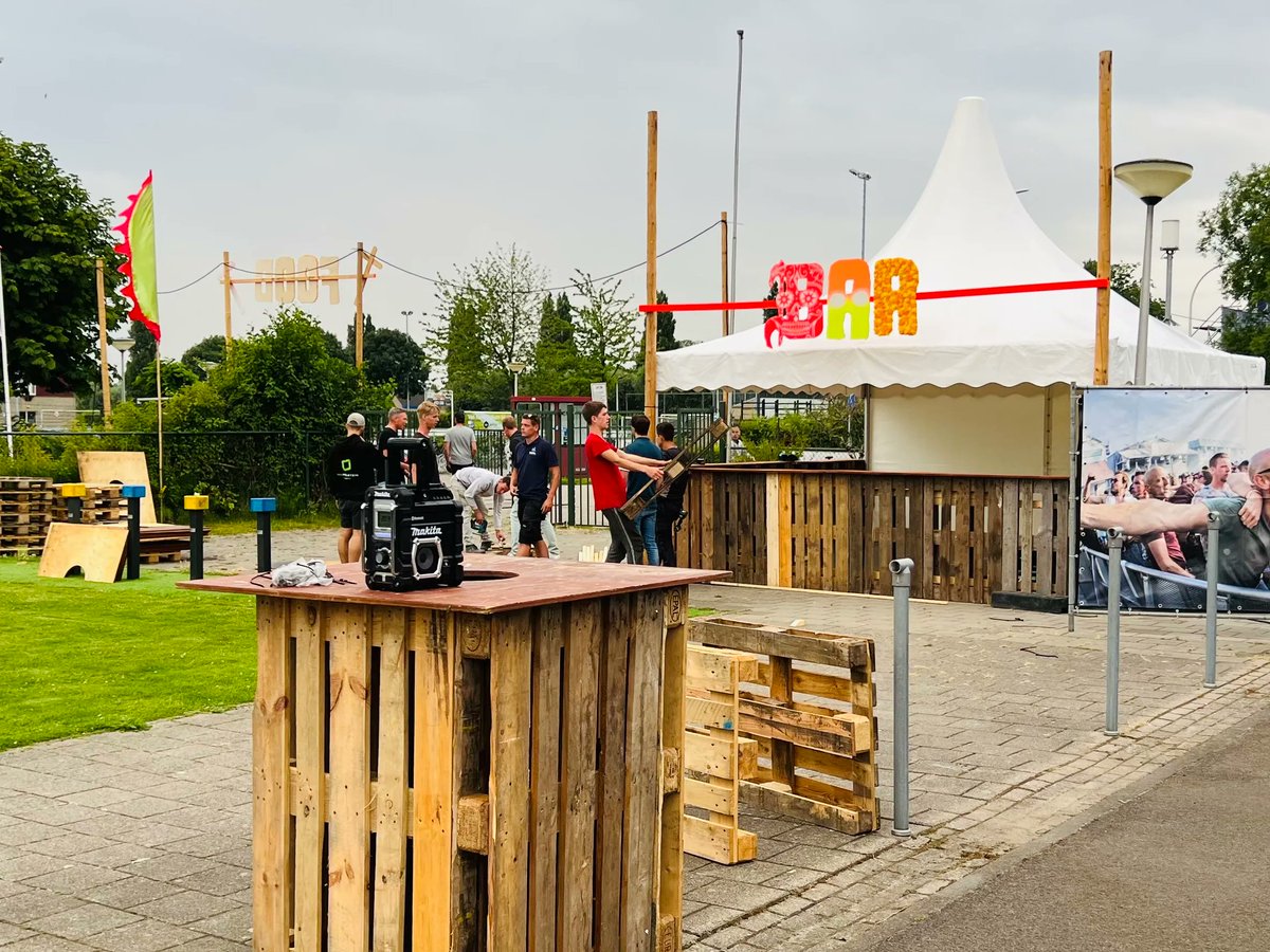 Ook het Campo de Balonmano begint aardige vormen te krijgen! Hier gaat het zaterdag vanaf 17:00 heel heet worden. Met heerlijke vunzige deuntjes, lekkere moves, ouwe rammers en hedendaagse knallers is dit niet zomaar een 'tweede stage'. Dit wil je zeker niet missen!!