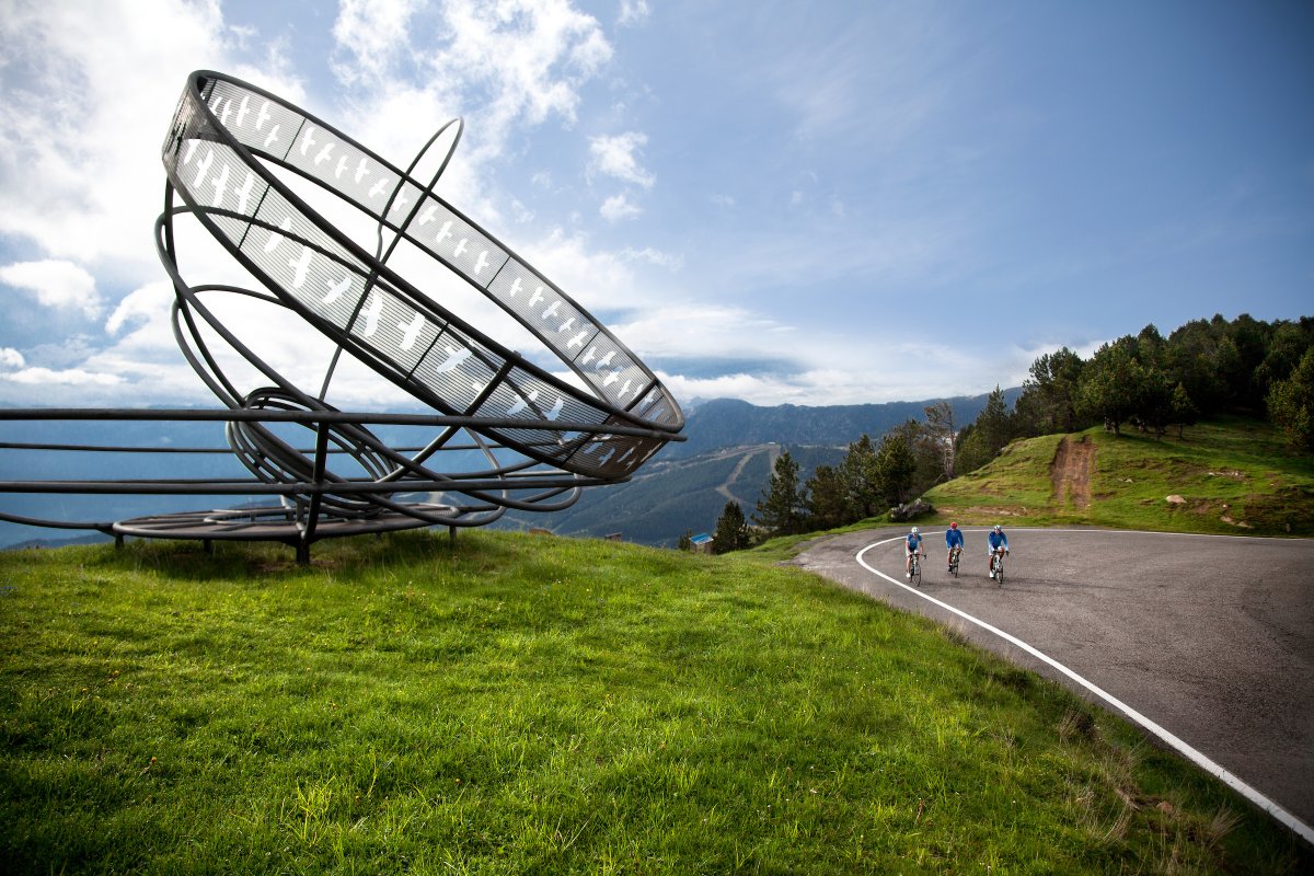 AirNostrumLAM's tweet photo. #Andorra es un paraíso de los deportes al aire libre. 21 puertos de montaña para los aficionados al #ciclismo, 40 rutas diferentes de #trailrun, o actividades para conectar con la naturaleza como #Macarulla o el proyecto #Moments.
Vuela desde #Madrid los #viernes y #domingos. https://t.co/6aDyeRmoAv