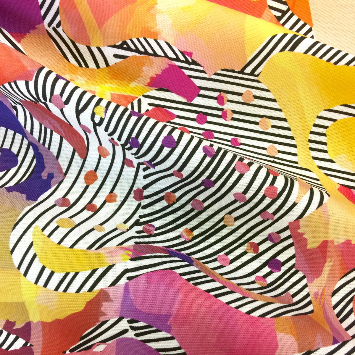 prinfab's tweet image. 🧡 The team are absolutely loving this colourful abstract print! The range of ombré colours and contrasting patterns look fantastic on our Half Panama 230gsm. Thank you Ingrid for letting us share a photo. 💛

#nonprint #abstractpattern #surfacetexture #designer