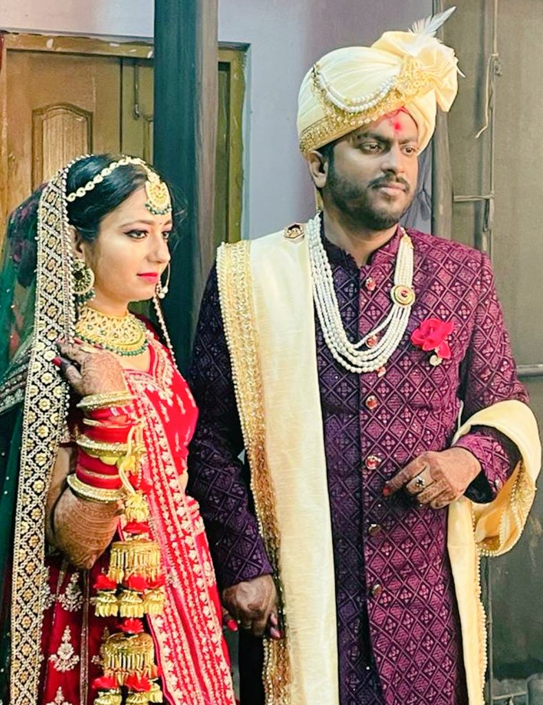 mukulosmi's tweet photo. डी.डी.न्यूज़् संस्कृतवाहिन्याः आधारस्तम्भेभ्यः वार्तावल्याः मुख्यसम्पादकेभ्यः अस्माकं अग्रजेभ्यः नारायणमिश्रवर्येभ्यः @NarayanDuttMi10 गृहस्थाश्रमे प्रवेशार्थं हार्दाः शुभकामाः💐 नवयुगलं सदैव विलसतु✨इति कामनया सह...

भवतां स्नेहाकाङ्क्षी मुकुलः 🙏 https://t.co/lBeW5g6csr
