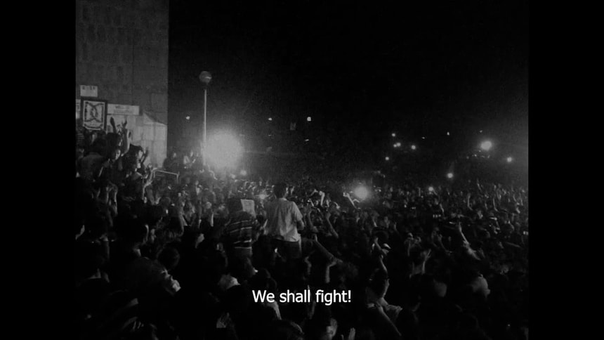 A Night of Knowing Nothing (2021)

Para mahasiswa FTII (Film &amp; Television Institute of India) menolak Gajendra Chauhan seorang aktor dan politisi yang akan duduk menjadi rektor FTII. Dokumenter ini secara puitis menggambarkan bentrokan potres tersebut.