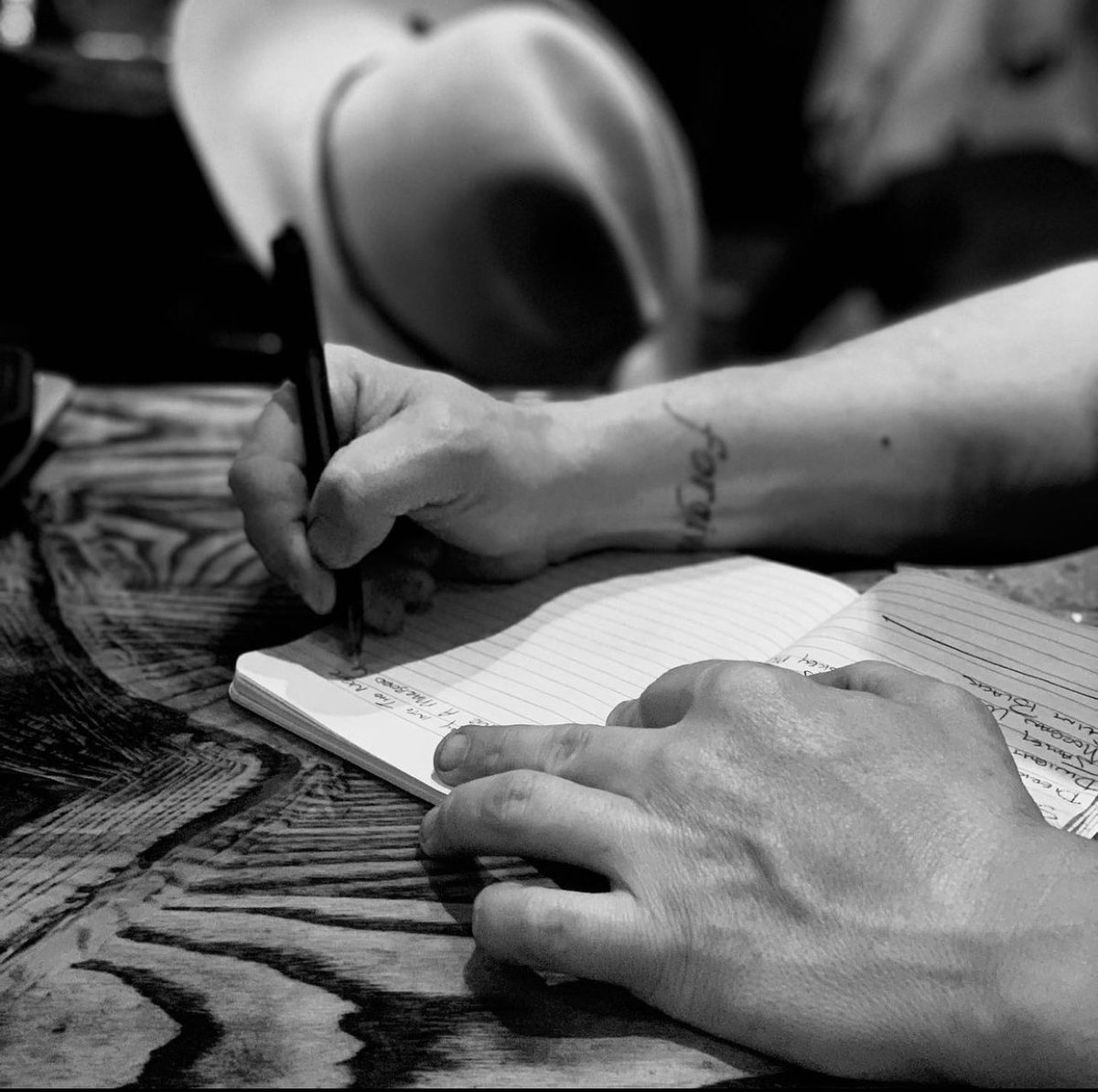JustAFanPhoto's tweet photo. Photographers: Show me your hands. #handchallenge https://t.co/Y9uzZBMPYa