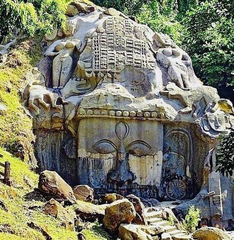 sonalgoelias's tweet photo. Magnificent Lord Shiva carved on rock in Unakoti , Tripura. 

Ancient Shiva Pilgrimage 🙏🏻 
Har har Mahadev 🙏🏻 🙏🏻

#IncredibleIndia 🇮🇳 https://t.co/22T3teTXg6