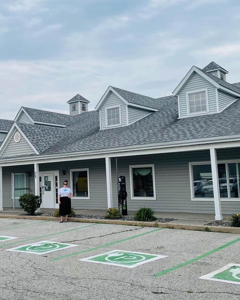 YvonnePilon's tweet photo. Congrats to #YQG startup, Taurean EV, on their #EVduty chargers installation at Naylor’s Kitchen and Bath.

Great to see regional businesses preparing for the electrified future. https://t.co/J1rvNQFYOV