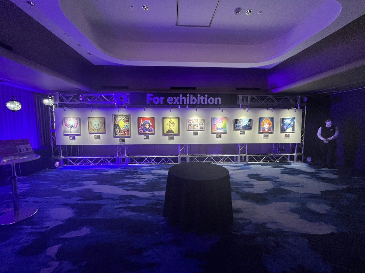 minatsuhom's tweet photo. IVS NAHA 2022のNFTオークション会場に来てる。

#_auction #IVS2022 https://t.co/IBYoigEQJw