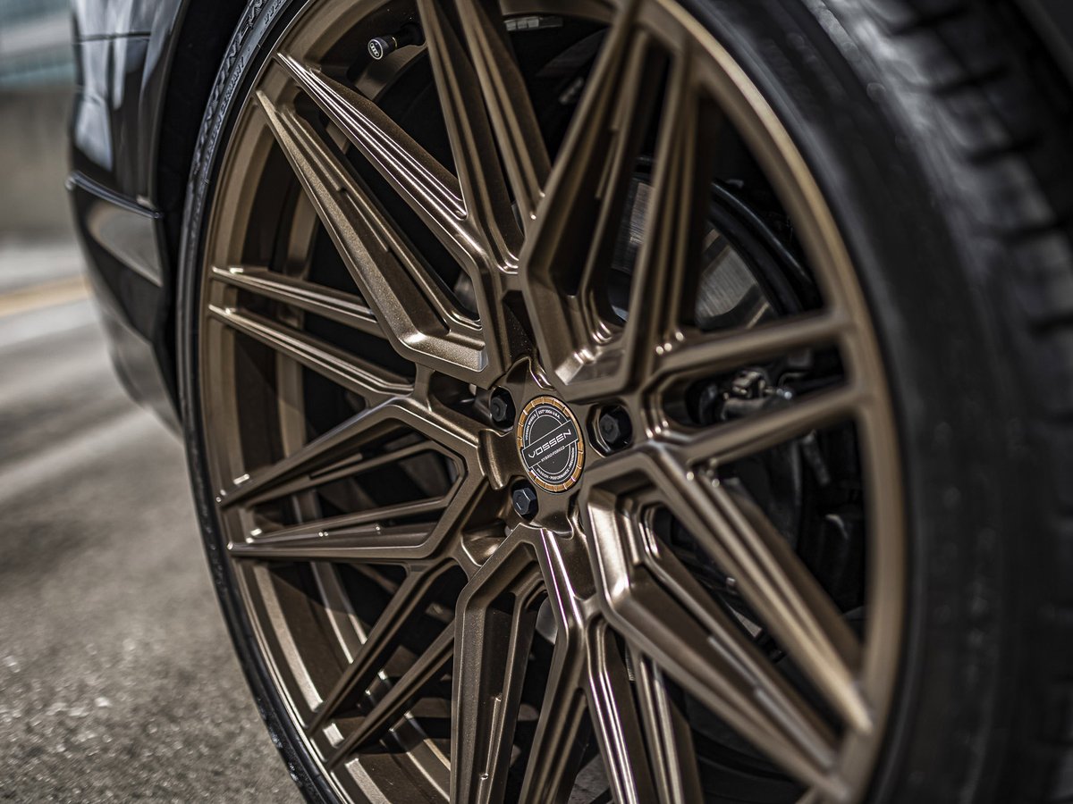 VOSSEN_JAPAN's tweet photo. Audi SQ7 x Hybrid Forged Series HF-7
ビックなSUVの足元を上品にきめるHF-7
キャリパーの見え加減も丁度良い。
#VOSSEN #VOSSENJAPAN #AUDI #SQ7 #アウディ #HF7 https://t.co/NCxIxfkEqP