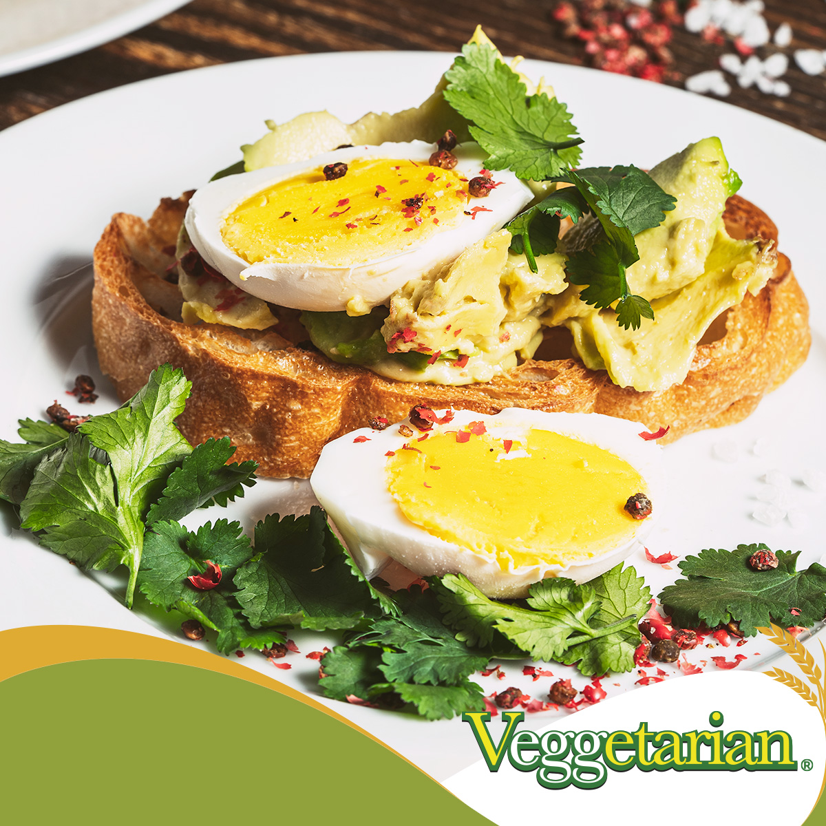 GallinaReal's tweet photo. Nuestra línea de huevos Veggetarian contienen vitaminas, minerales, luteína y zeaxantina que te ayudarán a mantener tu cuero sano y en forma. #GallinaReal
 🥚🤍🏋🏻‍♀️ https://t.co/Cl476DnPBR