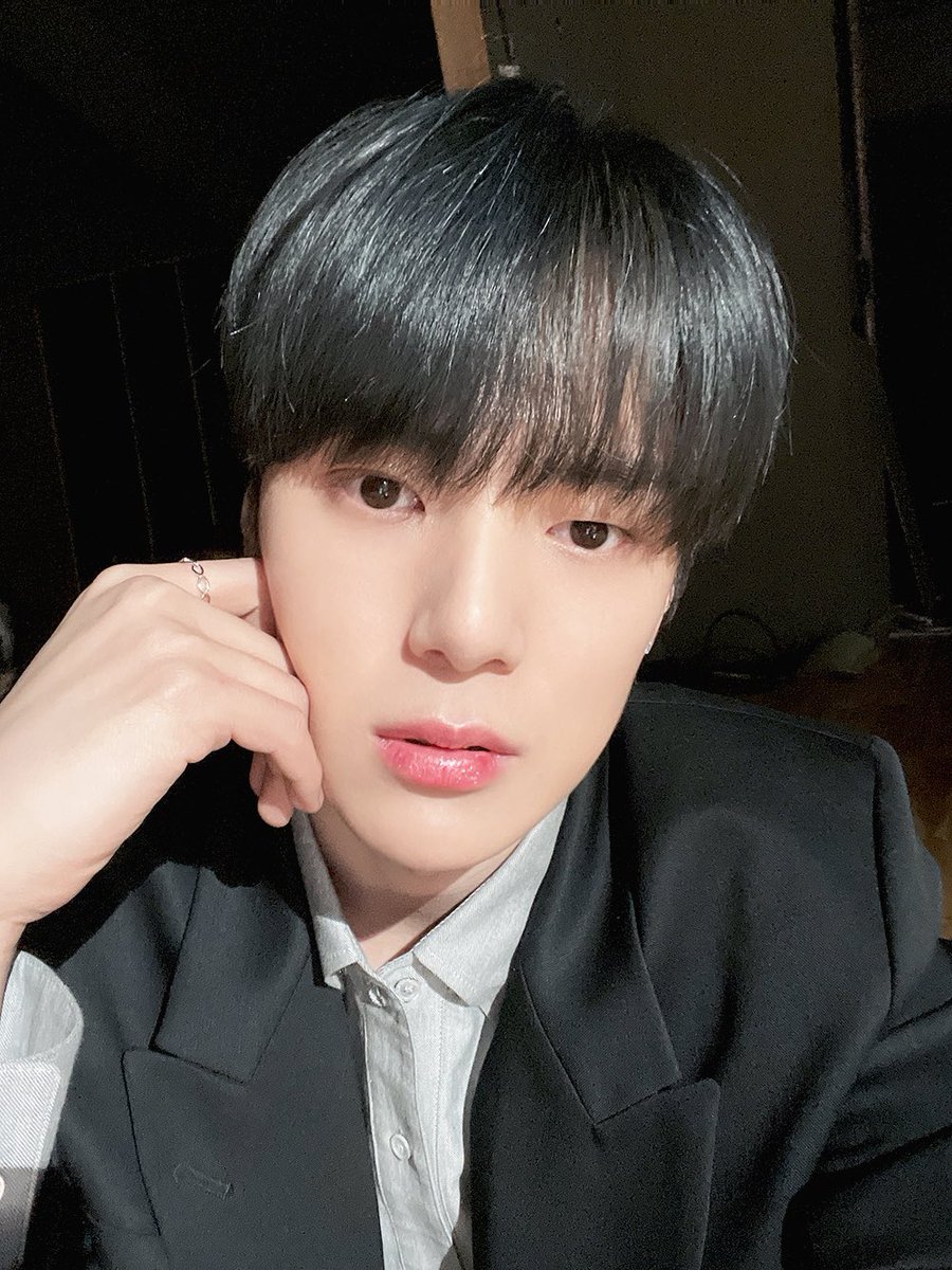 Sibienm1's tweet photo. @floun_official GRACIAS por elegir a Minhyuk el realmente es hermoso y profesional. #MINHYUK #MONTAX https://t.co/FlBHr0JULU