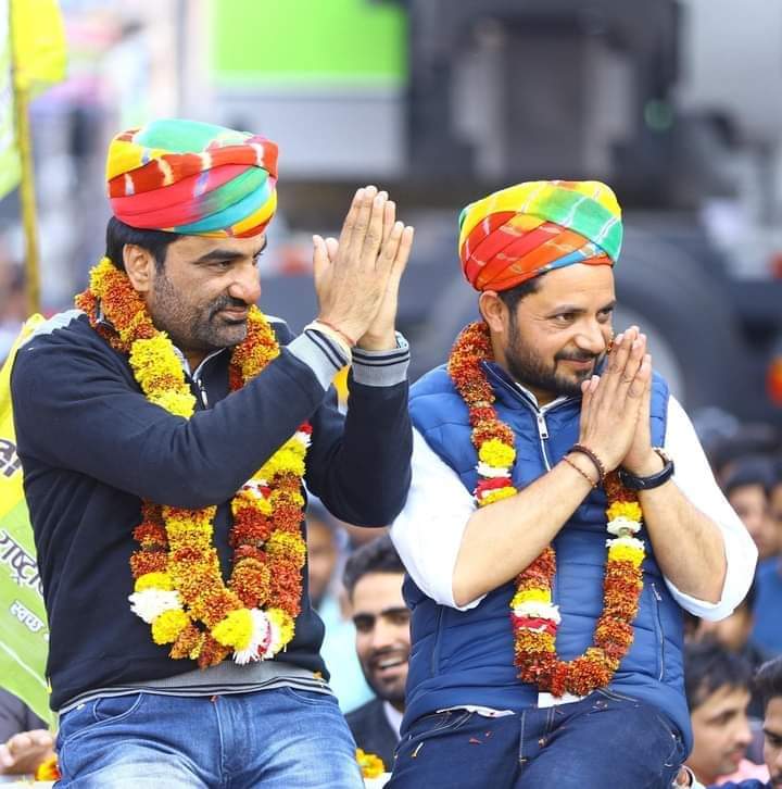 Dinesh Bishnoii Rlp ( हनुमान का सिपाही) (@rlpdinesh) on Twitter photo युवा नेता,परम स्नेही,मिलनसार व्यक्तित्व के धनी,चोमू विधानसभा के उर्जावान युवा साथी भाई #छुट्टन जी यादव को जन्मदिवस की अनंत हार्दिक शुभकामनाएं!बधाई
@ChhuttanYadav <a href="/RLPINDIAorg/">Rashtriya Loktantrik Party</a> युवा नेता,परम स्नेही,मिलनसार व्यक्तित्व के धनी,चोमू विधानसभा के उर्जावान युवा साथी भाई #छुट्टन जी यादव को जन्मदिवस की अनंत हार्दिक शुभकामनाएं!बधाई
@ChhuttanYadav <a href="/RLPINDIAorg/">Rashtriya Loktantrik Party</a>