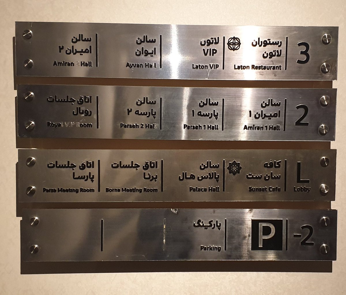 Shooresh_Moradi's tweet photo. مراقب پنجره های شکسته تو کسب و کارتون باشید. عدم توجه به این جزییات خیلی میتونه خطرناک باشه. یکپارچگی قابل ارائه را ازبین ببره و به کسب و کار شما ضربه بزنه.
#بازاریابی #Marketing  #مدیریت 
@yaghe_diplomat @GhaziMoghaddam @leaderfr72 

 #پنجره_شکسته #broken_windows https://t.co/yksCOd5vxy