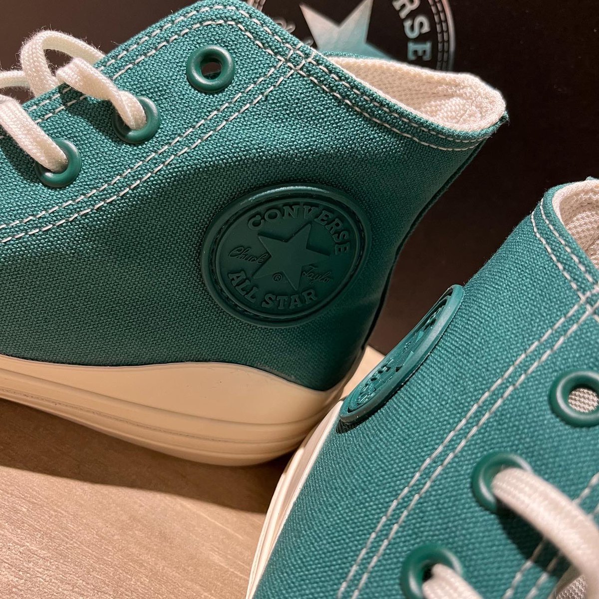 oshmans_NGO's tweet photo. 【New Arrival】

セールだけでは
ないですよ！！！⚠️
#スニーカー の
入荷にも注目です👟✨

#converse
#ALLSTAR100
WAVETAPE HI
Size 25.5-28.0
¥8,250(税込)

https://t.co/vvUEaBLj4O https://t.co/4J2VlrTN47
