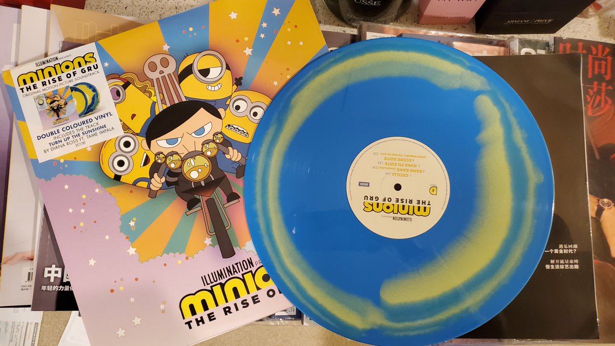 AddictingSmile's tweet photo. Double colored 
#MinionsTheRiseOfGru vinyls 📀🍌
are here
2 vinyls per set, A, B, C &amp; D sides
So pretty 😍 

#MinionsOST_JacksonWang
#BornToBeAlive_JacksonWang
💛💙💛💙💛💙💛💙💛💙💛

#JacksonWang
@JacksonWang852
@teamwangofcl 
@JacksonWGlobal https://t.co/T4CWIukp22
