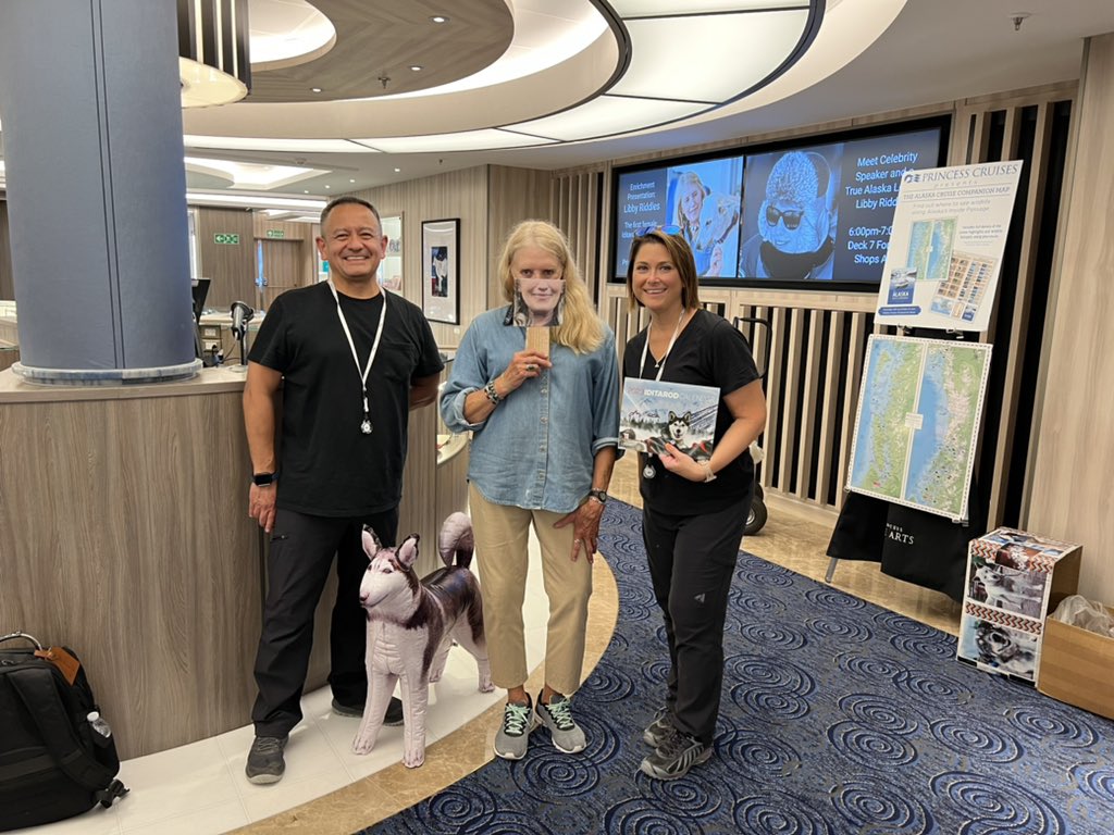 KKira312's tweet photo. OMG! We just met Libby Riddles, the first woman to win the Iditarod! Talk about a cool person and pioneer for woman!!! And she was amazing to just chat with. Iโm still geeking out. #iditarod #idol #girlpower #womanpioneer #libbyriddles #womanpower #girlsrule #dogs https://t.co/oeQJQh2Q6K