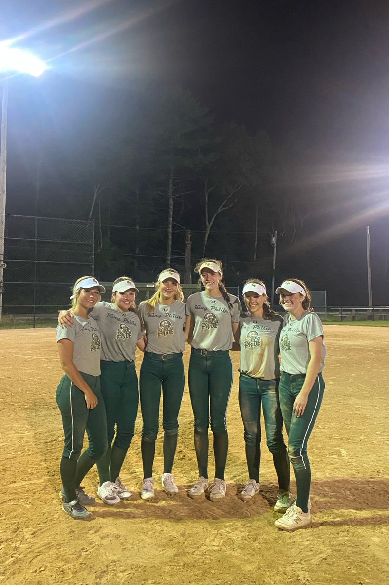 sarahcullen2023's tweet photo. Stayed an hour late with these girls to get some extra reps. Love this team and our work ethic!! @avakelley88 @DelaneyBenevid1 @taylor_regan16 @madison_paschke @lanza_ava https://t.co/fQ1I8PIfpw