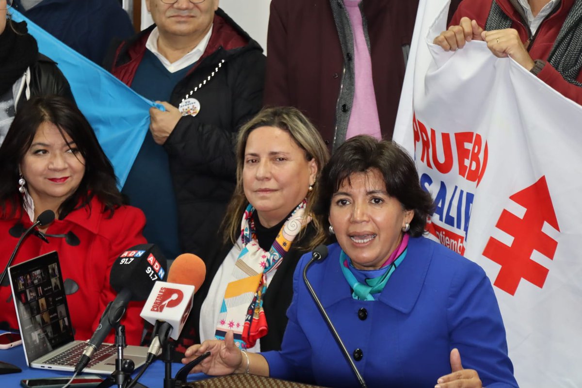 PDC_Chile's tweet photo. 📢Junta Nacional Extraordinaria de la DC definió la posición institucional frente al Plebiscito de Nueva Constitución. 

APRUEBO: 216 votos 63,53%
RECHAZO: 124 votos 36,47% 
ABSTENCIÓN: 1 voto 

#SomosLaDC ✌️ https://t.co/vwRNJ4TQ6H