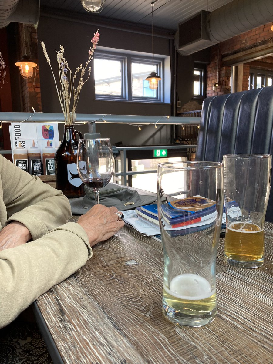 Jan_Lentzos's tweet photo. Then, afterwards…
Jane and I met up with her partner Bill…
At @BrewDogBradford 😊
🍺🍷🍺
#BrewDog #Bradford #BeerBar #CraftBeer #PubGames #ShuffleBoard #BrewDog #BradfordBar #Draught #Beers #CraftBeers #Merlot #Wine #Beer #PlanetPale #AlmostFamous #PintsOfBeer #BrewDogBradford https://t.co/NDRaohIpA5