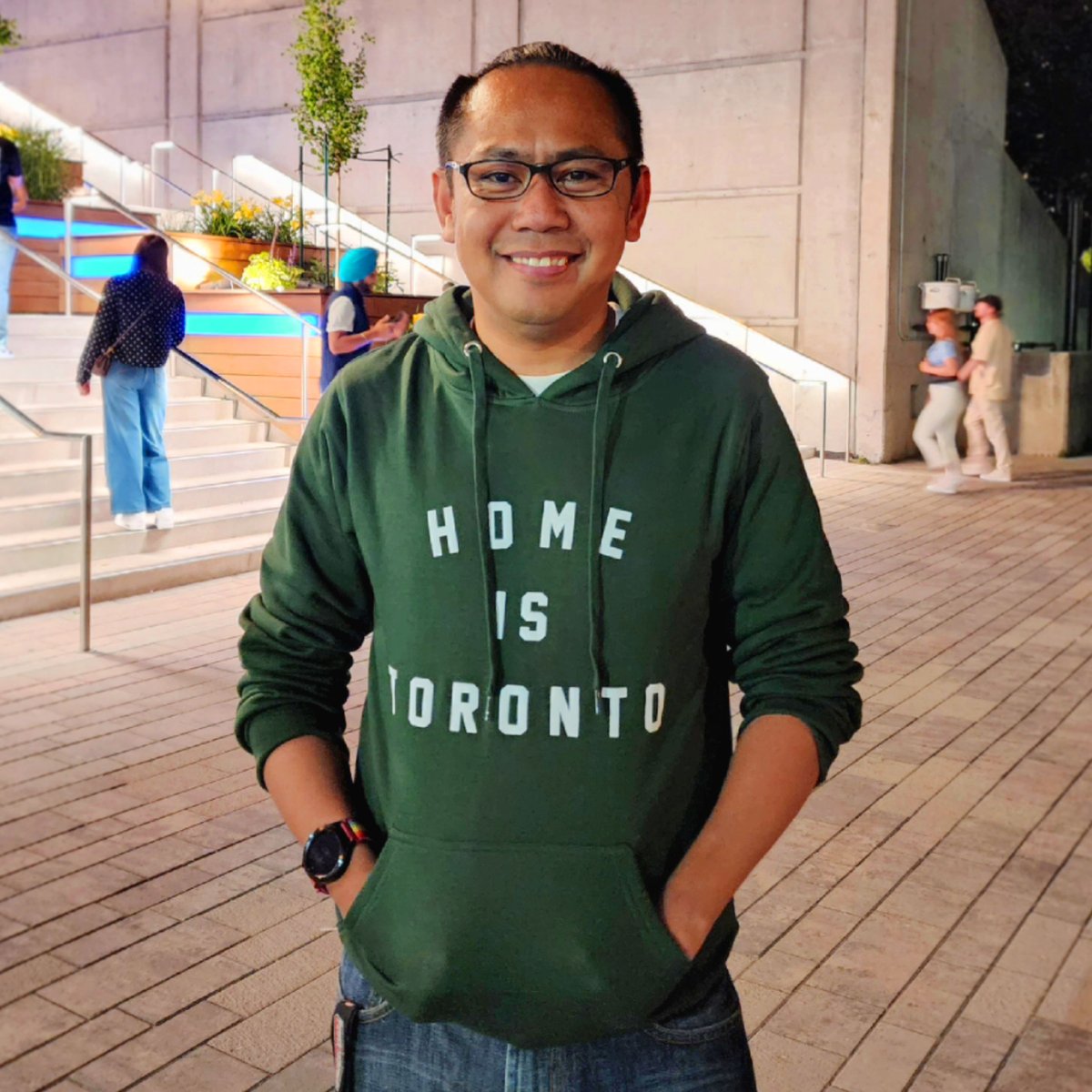 the13thgeek's tweet photo. For the most part I still feel like a tourist here, but... #HomeIsToronto 😎 https://t.co/294BS7Sxys