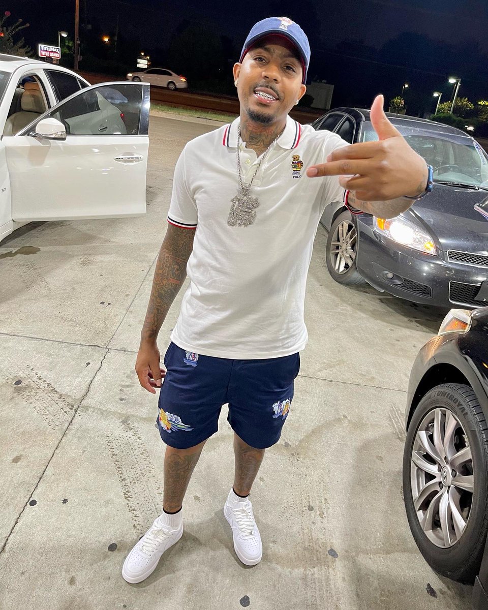 MacDeboStackz's tweet photo. NEVER HAD LUCK 🍀 IT WAS ALL OFF DA HUSTLE 💪🏽 https://t.co/RwAi6NQ29K