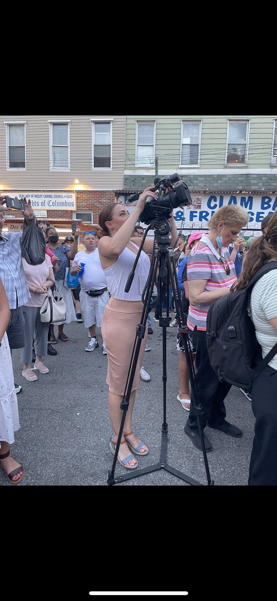 rocket_man_567's tweet photo. Candid pic in the middle of my solo shift tonight #MMJ shoot, write, edit, and report 🎤🎥 #mmjane #reporterlife #nyc @News12BK https://t.co/LMchZn7TJh