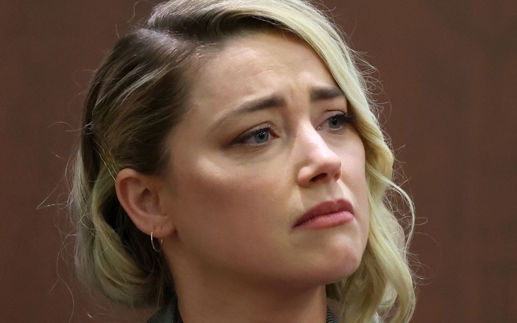 purpleforamber's tweet photo. Retweet this Tweet and reply with “Amber Heard is a survivor” and the hashtag #JusticeForAmber 💜 https://t.co/EZhw8MylRF