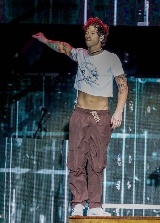 got_a_longdrive's tweet photo. Josh Dun finally trending? We love to see it 🌟 https://t.co/im4z6Pw7Fp