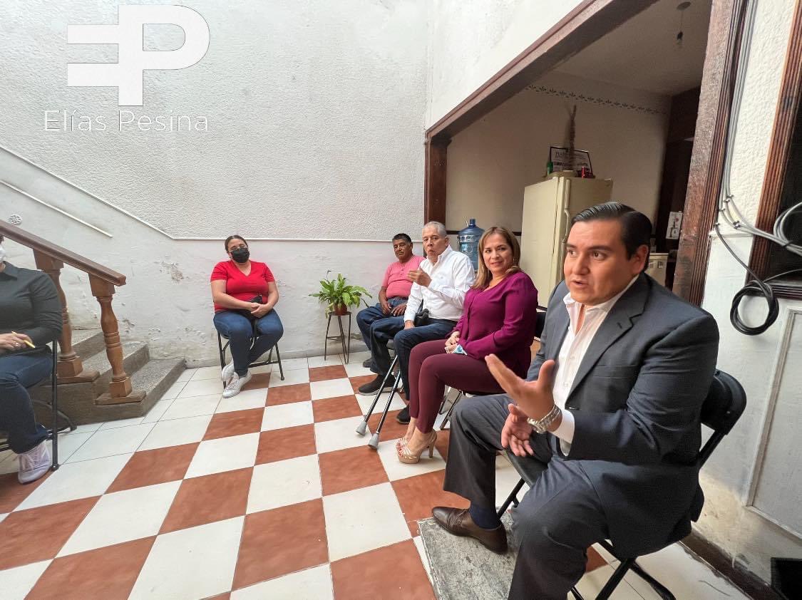 EliasPesinaR's tweet photo. En el Barrio de Tequisquiapan escuchamos la voz de la ciudadanía, diálogo, trabajo y gestión estamos #SumandoFortalezas #AquíEstáElPRI https://t.co/WUJlpEqRSs