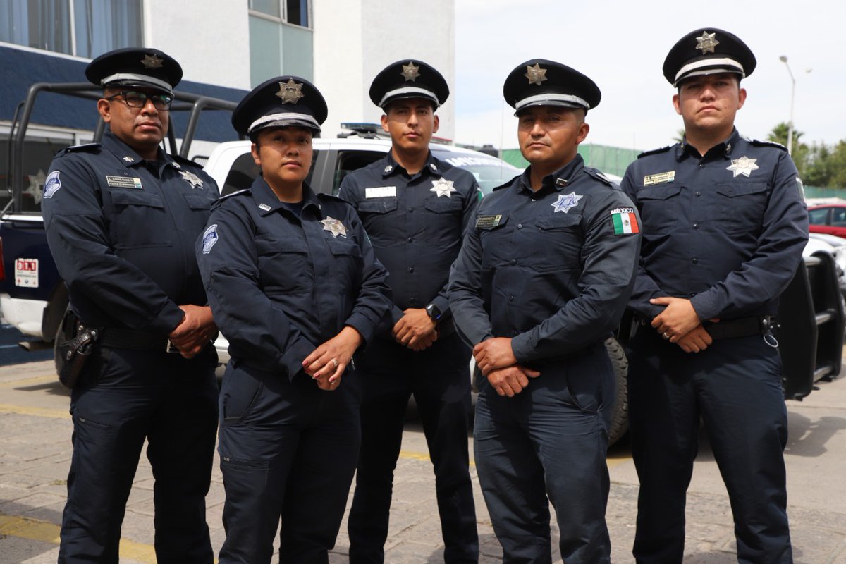 eduardorivera01's tweet photo. Mi reconocimiento a las y los elementos de la @SSC_Pue que esta madrugada ayudaron a una mamá a traer al mundo a su bebé.

Gracias por ser una policía cercana y con vocación de servicio. https://t.co/iF0u9Gfclu