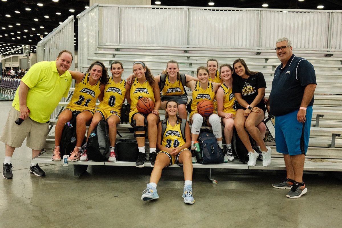 CaiseyHeyman's tweet photo. Lightning Flynn 2023 🐝crushing it in Kentucky with impressive wins against SME Black/White and Lady Ratz Elite!!!  Back to work tomorrow🏀@TFNsRun4Roses https://t.co/H6MhB4XWT0