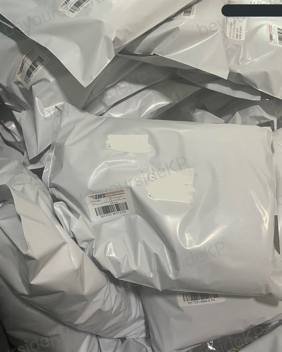 BeyoursideKP's tweet photo. ✨📣update goods นะคะ

〰️ ตอนนี้อยู่ขั้นตอนของการแพค พรุ่งนี้จะเริ่มทยอยส่งรอบแรก คาดว่าจะส่งทั้งหมดเสร็จสิ้นสัปดาห์หน้านะคะ ขออภัยที่ต้องให้รอด้วยนะค้า แอดมินที่แพคมีท่านเดียว เลยจะช้านิดนึงค่ะ 

#BeYourSideKEPAT https://t.co/Uz7CCRNheK