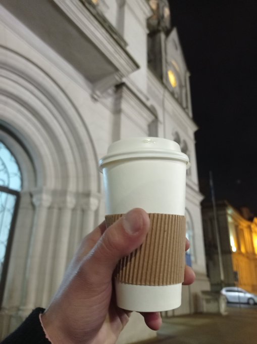 Hoy me ped&iacute; un caf&eacute;, sal&iacute; a caminar y me puse a pensar que si pudiera andar&iacute;a con un vasito de caf&eacute; para<a href="/tag/rap"class="tags"><span>#rap</span></a><a href="/tag/gta"class="tags"><span>#gta</span></a><a href="/tag/freestyle"class="tags"><span>#freestyle</span></a>