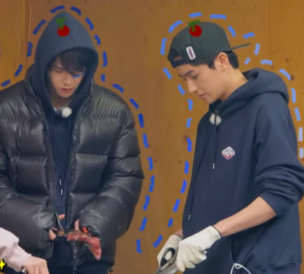 2467_zip's tweet photo. @1theK #떴다더보이즈갓생편 같이 고기굽고 고기 먹여주는 송도즈...오늘도 떴덥에서 귀엽게 잘 놀고온거같음!! 송도즈 케미는 어디 안감...❤️우리 더보이즈 항상 잘챙겨주셔서 감사합니다🫶앞으로도 잘부탁드려요🥰 https://t.co/h6h8BfLyIh