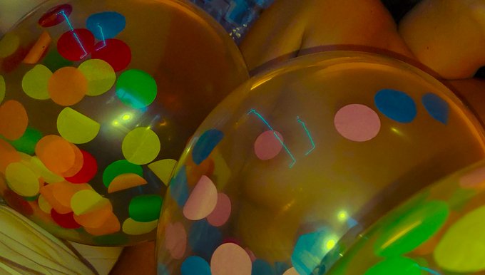 What's behind these balloons, I wonder? #nsfw #nakedparty #naughtygirlballoons https://t.co/mhPNcSpN<a href="/tag/nsfw"class="tags">#nsfw</a><a href="/tag/nakedparty"class="tags"><span>#nakedparty</span></a><a href="/tag/naughtygirlballoons"class="tags"><span>#naughtygirlballoons</span></a>