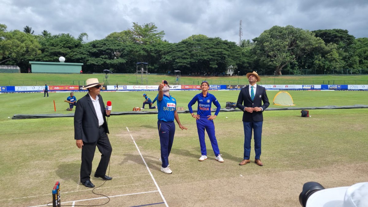 BCCIWomen's tweet photo. 🚨 Toss Update 🚨

Sri Lanka have won the toss &amp; elected to bowl against #TeamIndia in the third &amp; final #SLvIND ODI of the series. 

Follow the match ▶️ https://t.co/HbkxJW3e4e https://t.co/NXDO9AaSCA