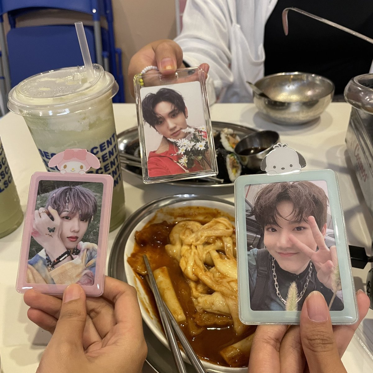 bonavenuez's tweet photo. 🌷having lots of fun with our kpop boys 🌷 https://t.co/7qGJTr6TZ7