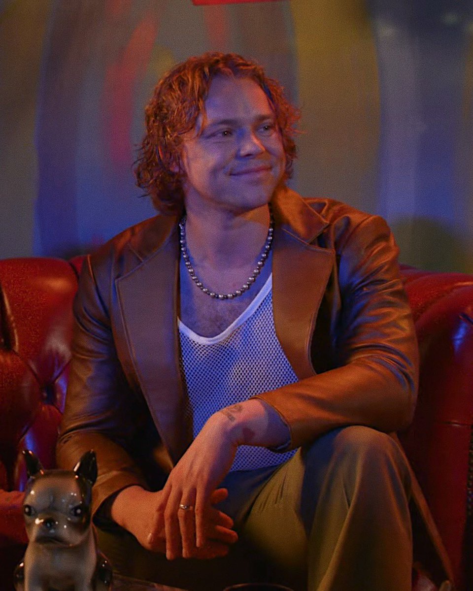 afihouse's tweet photo. happy birthday my angel, thank you for showing me another side of life through your music and what you say.. I love you forever ❤️

#HappyBirthdayAshton https://t.co/VCMBncUttb